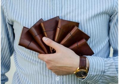 Naturalios odos banko korteliu vizitiniu slim pinigine vyriska vyrui mini maza moderni  deklas is odos imaute odiniai gaminai kaledines gimtadienio prabangios brangios dovanos vyrui vyrams teciui sunui 311