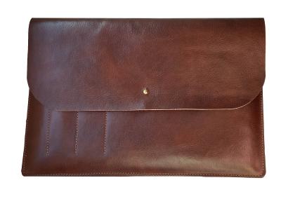 odinis kompiuterio deklas imaute aplankas is naturalios odos pagamintas pagal mano ismatavimus dovana vyrui prabangi ranku darbo macbook air pro laptopo nesiojamo kompiuterio deklas IMG 7842