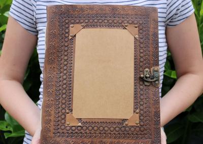 Odinė užrašinė – Huge Customisable Visitor Leather Book 10x13