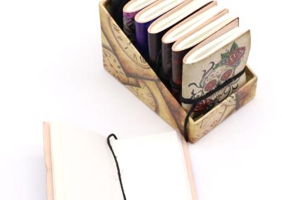 Odinė užrašinė – Assorted Gothic Notebooks 7x10cm (display pack)