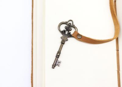 Odinė užrašinė – Oiled Tan Leather & Key - 13x18cm