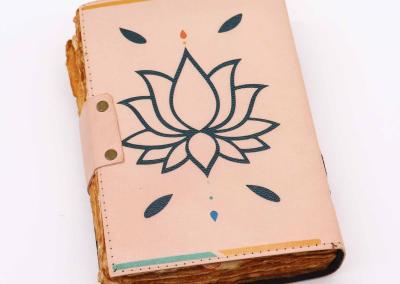 Odinė užrašinė – Seven Chakra Colours Deckle-edge Notebook 17.5x12.5x3cm
