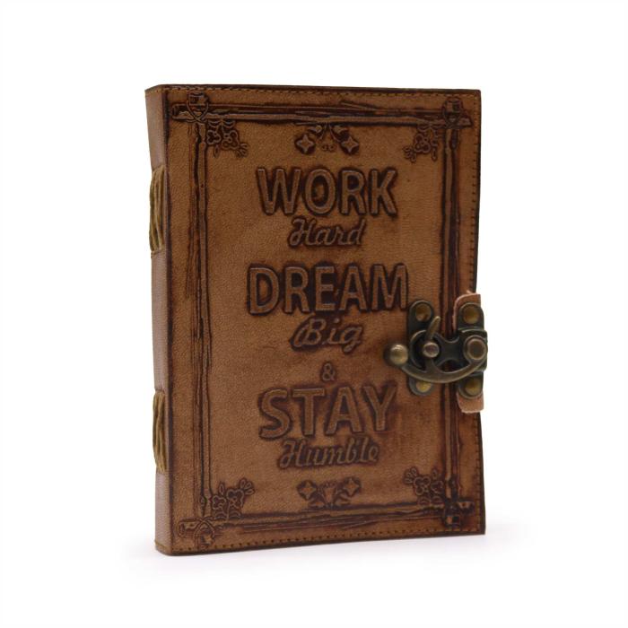 Natūralios odos užrašinė „Work & Dream Big“, šviesiai ruda, 17.5x12.5x3 cm, su metaline sagtimi – tuščiais lapais