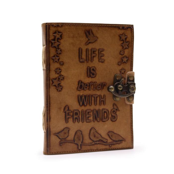 Natūralios odos užrašinė „Life is Better with Friends“, šviesiai ruda, 13×18×2.5 cm – tuščiais lapais