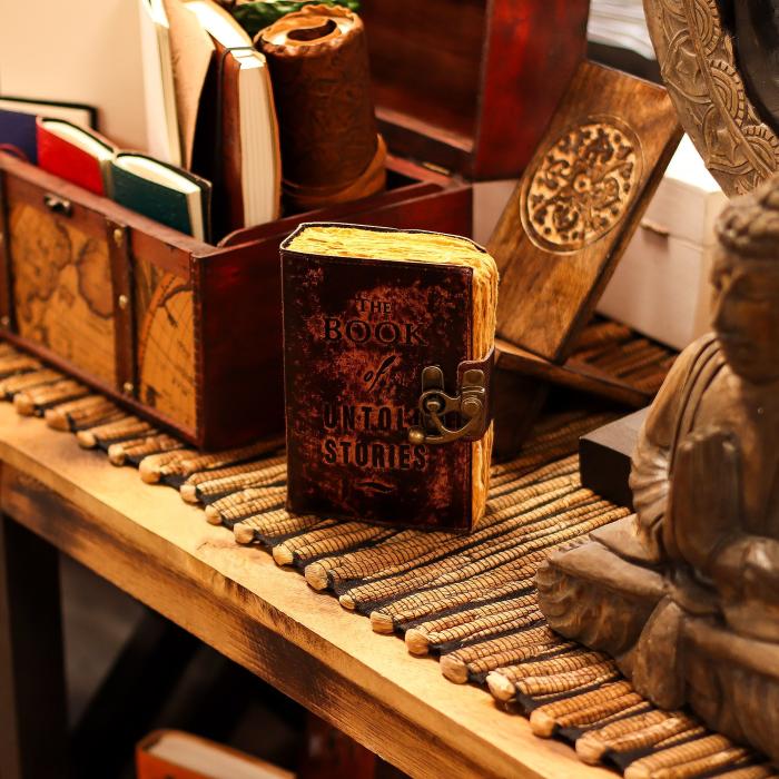 Odinė užrašinė „The Book of Untold Stories“ (6×4) – tuščiais baltais lapais